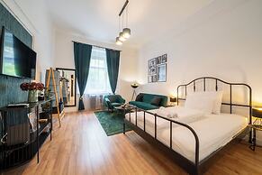 Green Greguss Apartment