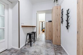 The Other Side - Spacious 3BR with Jacuzzi and Private Sauna