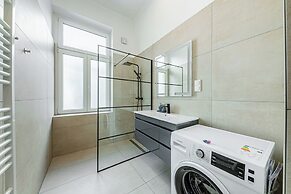 The Other Side - Spacious 3BR with Jacuzzi and Private Sauna