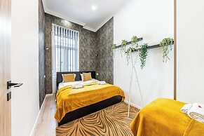 The Other Side - Spacious 3BR with Jacuzzi and Private Sauna