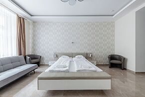 Marble Royal Suite&Studio