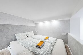 Casa Bella Apartments