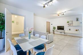 Central Msida Modern Bright Comfortable