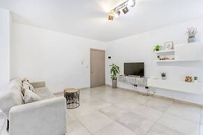 Central Msida Modern Bright Comfortable