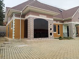 Nkole Deluxe Suites