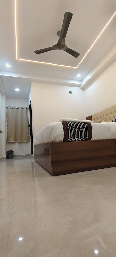 HOTEL KHYAATHI GRAND