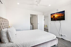 Spacious Tarneit Home With Private Garden