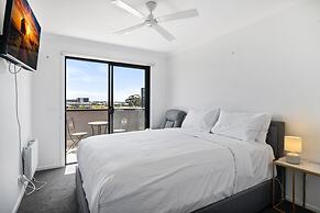 Spacious Tarneit Home With Private Garden