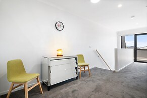 Spacious Tarneit Home With Private Garden