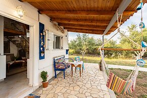 Petalidi Sunny Home One - Charming Garden Nest