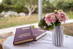 Petalidi Sunny Home One - Charming Garden Nest