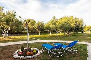 Petalidi Sunny Home One - Charming Garden Nest