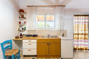 Petalidi Sunny Home One - Charming Garden Nest