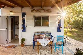 Petalidi Sunny Home One - Charming Garden Nest