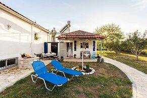 Petalidi Sunny Home One - Charming Garden Nest