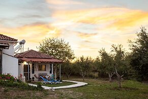 Petalidi Sunny Home One - Charming Garden Nest