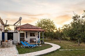 Petalidi Sunny Home One - Charming Garden Nest