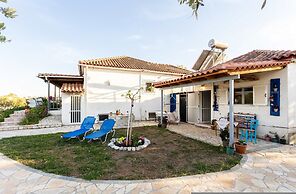 Petalidi Sunny Home One - Charming Garden Nest