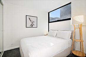 One-bed Apartment Close to Cafes and Coast