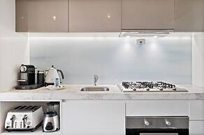 One-bed Apartment Close to Cafes and Coast
