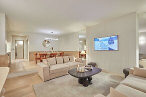 Exceptional Grand Apartment - Louvre Museum