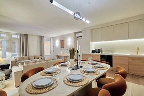 Exceptional Grand Apartment - Louvre Museum