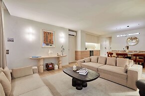 Exceptional Grand Apartment - Louvre Museum
