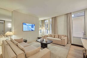 Exceptional Grand Apartment - Louvre Museum