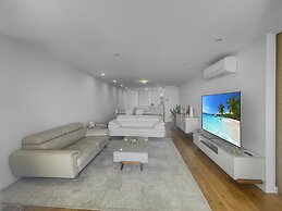 Spacious Modern Apartment in Batemans Bay
