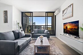 Luxury 2-bed Apartment in Melbourne's Heart