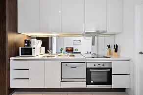 Luxury 2-bed Apartment in Melbourne's Heart