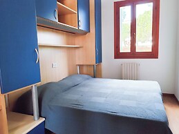 Spacious Apartment With Pool Access