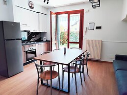 Spacious Apartment With Pool Access