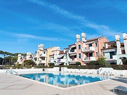 Apartment With Pool Access