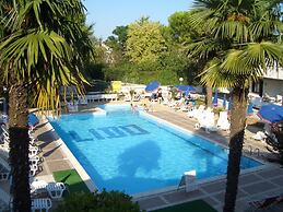Comfy Flat With Pool