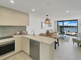 Modern 2-bedroom Apartment With Pool Access