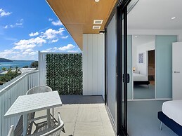 Modern 2-bedroom Apartment With Pool Access