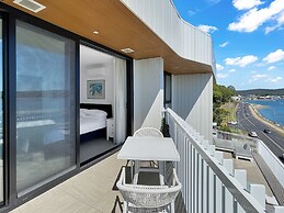Modern 2-bedroom Apartment With Pool Access