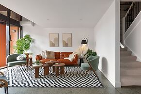 Bright Surry Hills Flat With Great Balcony & Views