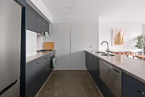 Bright Surry Hills Flat With Great Balcony & Views