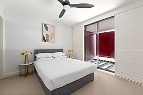 Bright Surry Hills Flat With Great Balcony & Views