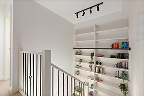 Bright Surry Hills Flat With Great Balcony & Views