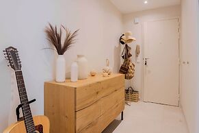 Bright, A/C Apartment With sea View - Antibes