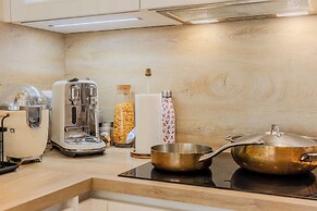 Bright, A/C Apartment With sea View - Antibes