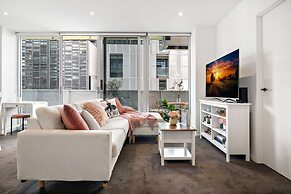 Bright 2-bed Home With Secure Parking