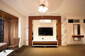 Majestic Inn