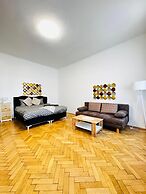 Comfortable 1BR Lounge Westbahnhof