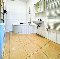 Comfortable 1BR Lounge Westbahnhof