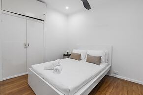Spacious 3-bed Stay With Balcony and BBQ