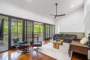 Spacious 3-bed Stay With Balcony and BBQ